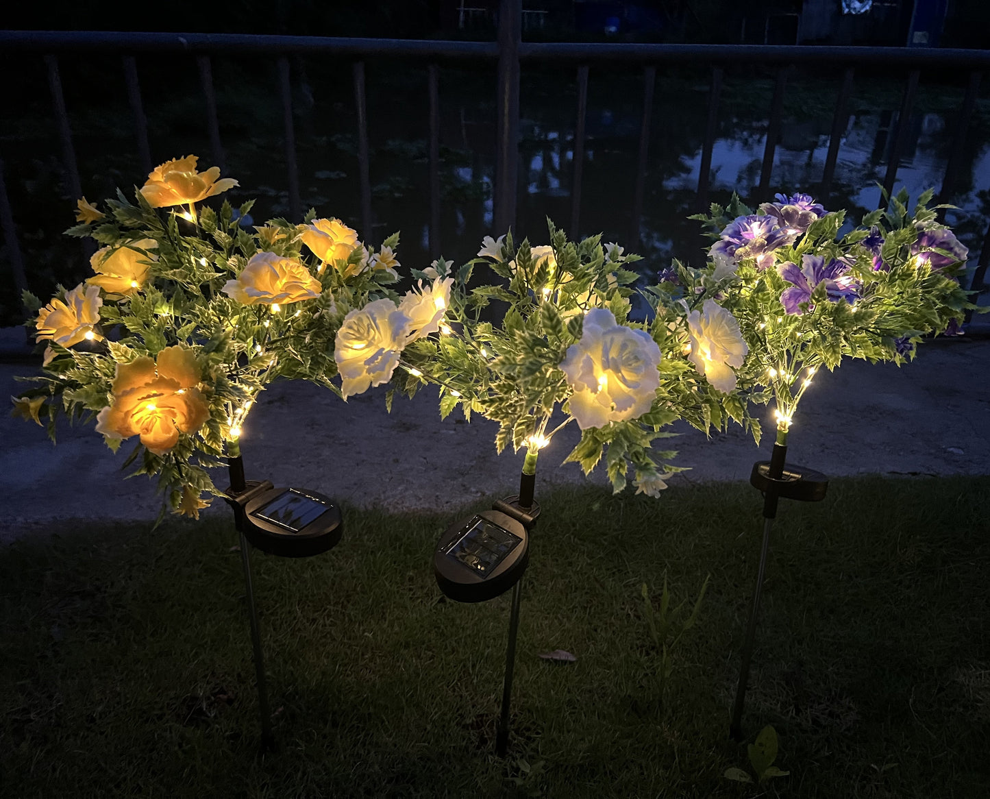 🔥Hot Sale-49% OFF🔥Carnation Solar Lights🎉