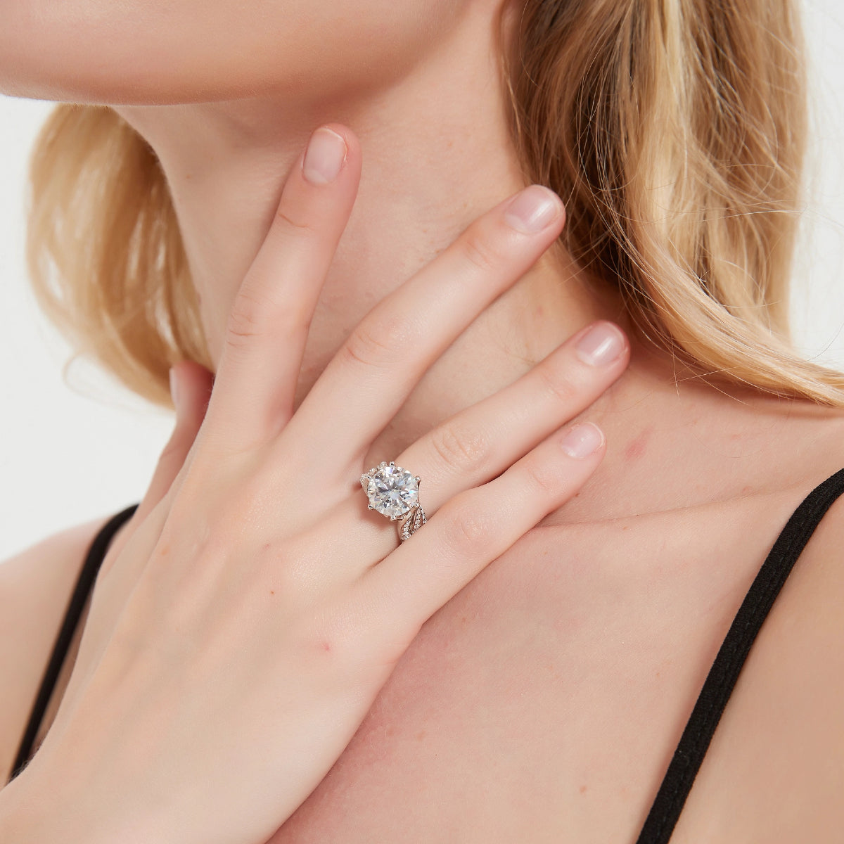 🔥Hot Sale💎S925 Luxury Moissanite Ring🎉